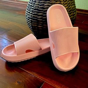 Foam cushion slides